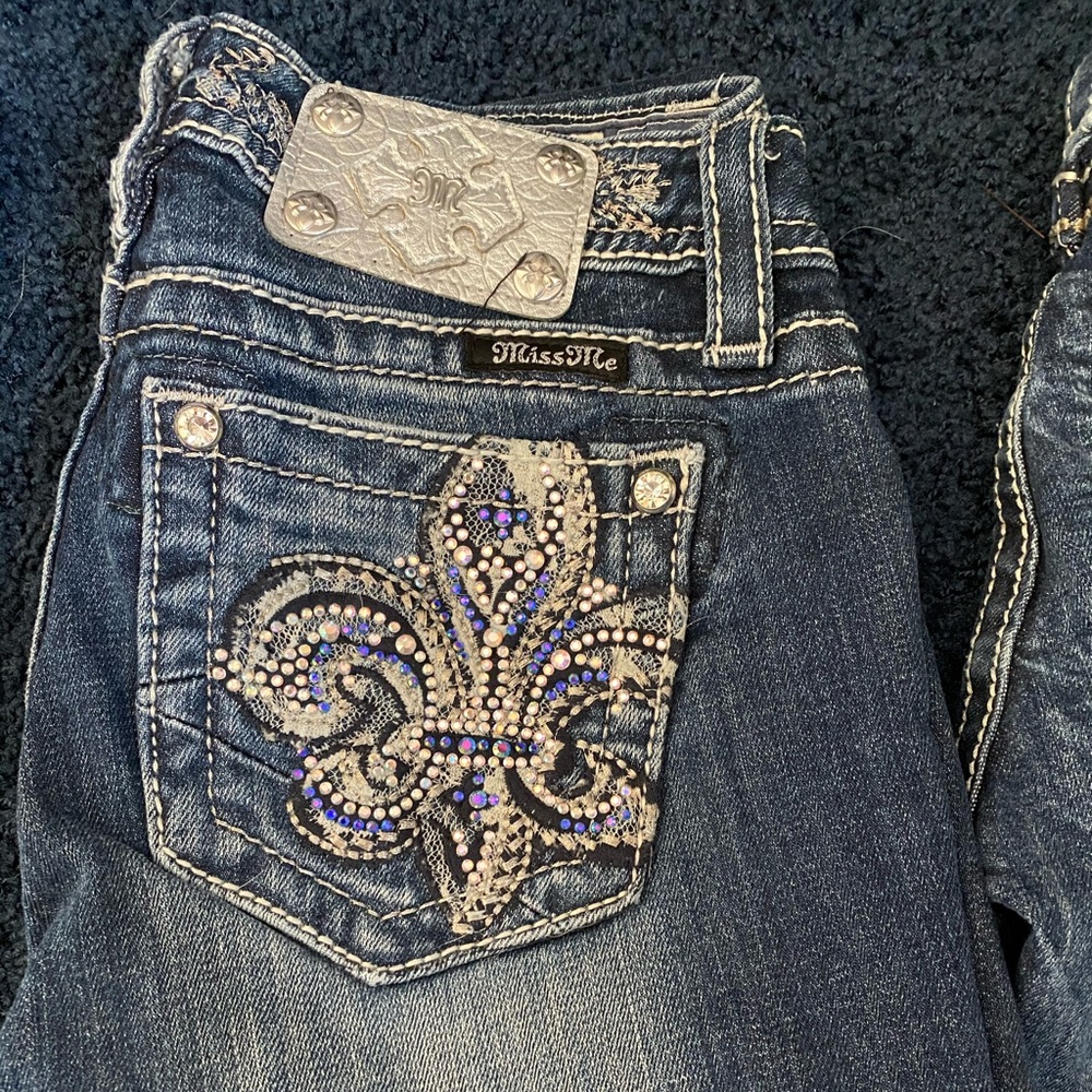 Kids/small women’s authentic Miss Me jeans.